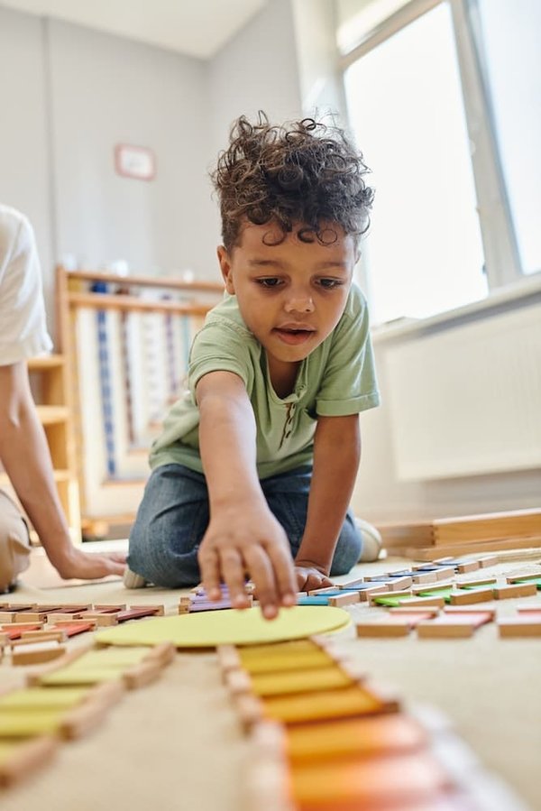 Quels sont les avantages d'un tapis d'éveil Montessori pour bébé ?
